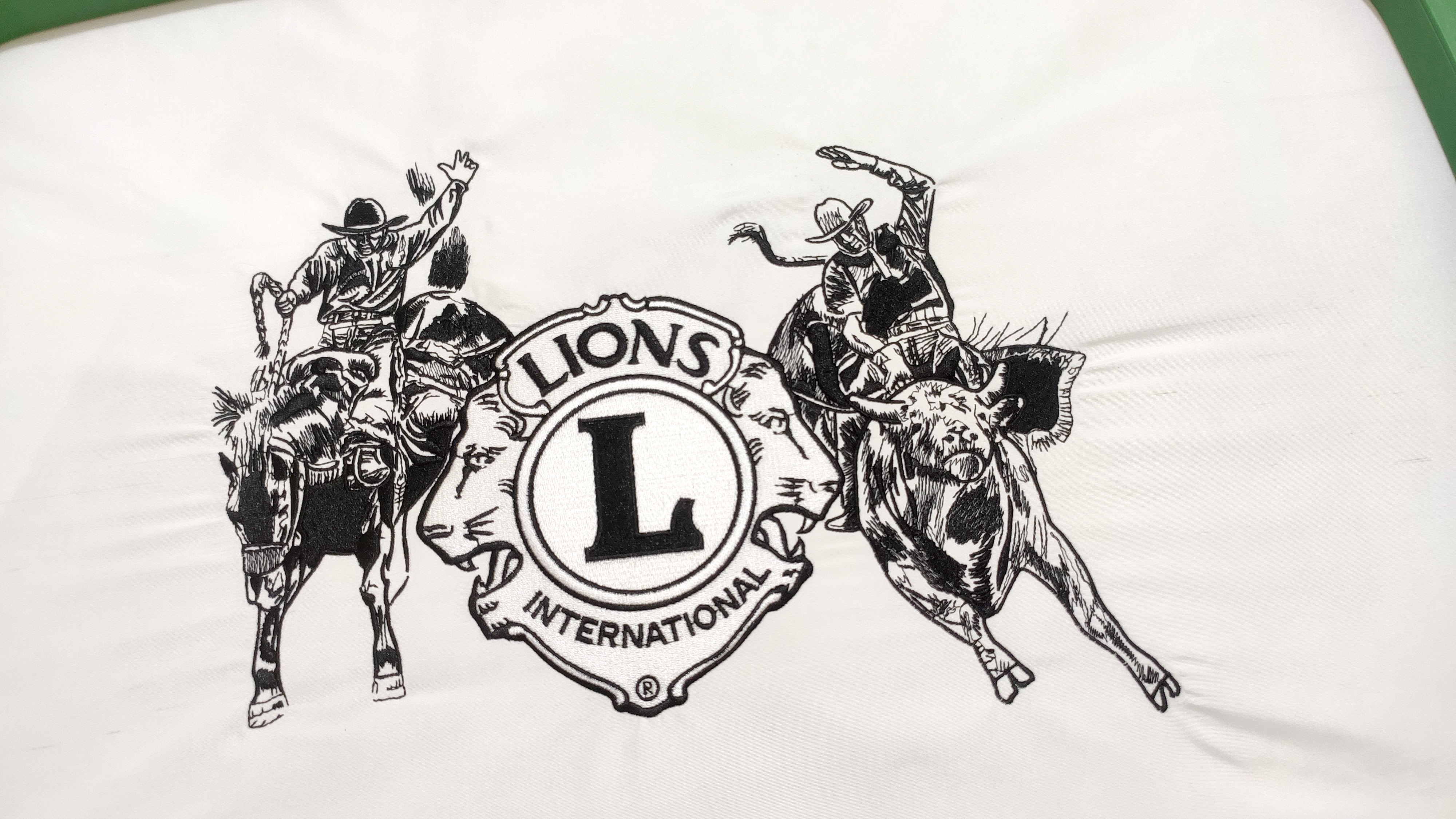 Großes Jackenrücken-Design — Lions International Rodeo-Motiv